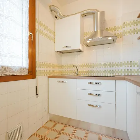 Apartament Lily Flat - 15 Min From & Free Parking Wenecja