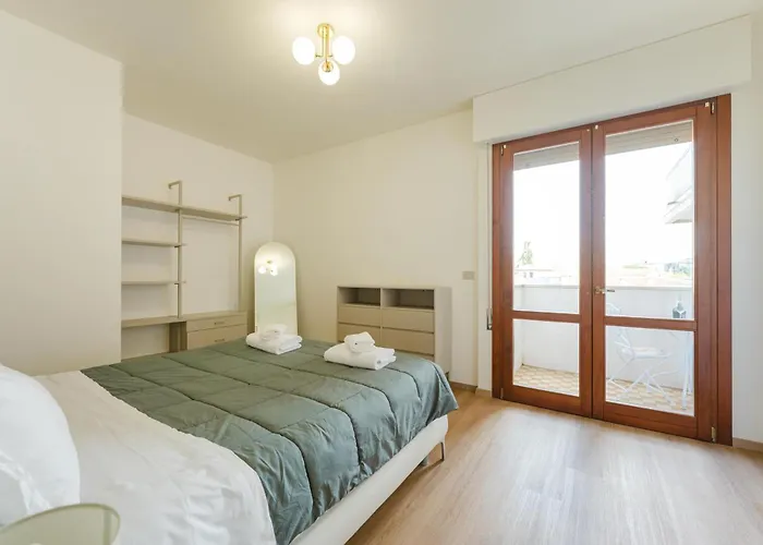 Lily Flat - 15 Min From & Free Parking Apartment *