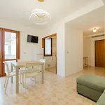 Lily Flat - 15 Min From & Free Parking 아파트 *