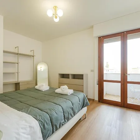 Lily Flat - 15 Min From & Free Parking 아파트 *