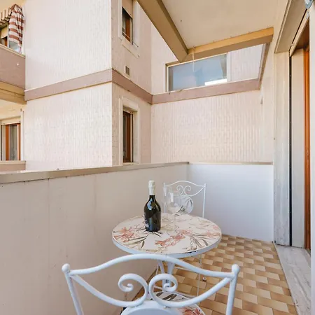 Appartement Lily Flat - 15 Min From & Free Parking Venise