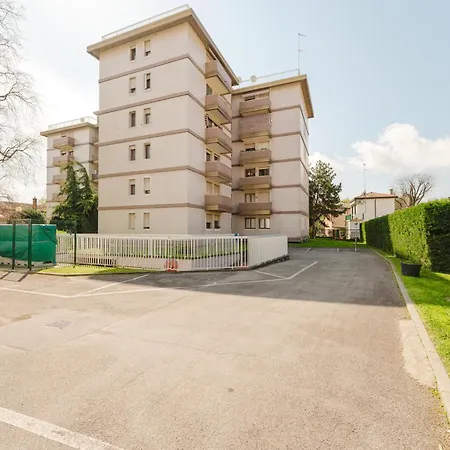 Lily Flat - 15 Min From & Free Parking Апартаменты Венеция