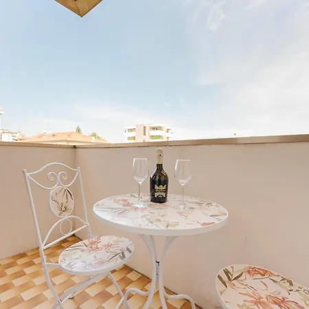 Lily Flat - 15 Min From & Free Parking *